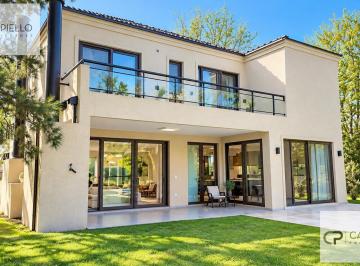 Casa · 707ha · 7 Ambientes · Casa en Alquiler y Venta en St Thomas Oeste