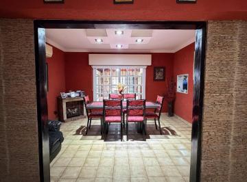 Casa · 200m² · 7 Ambientes · 1 Cochera · Casa en Jose Clemente Paz