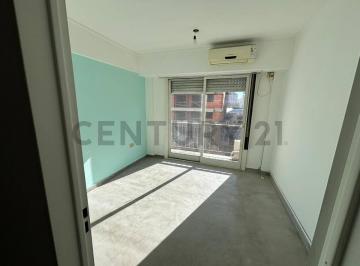Departamento · 45m² · 3 Ambientes · 1 Cochera · Departamento en Alquiler en La Plata de Dos Dorm. con Balcón