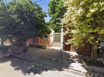 Casa · 138m² · 6 Ambientes · 1 Cochera · Casa Céntrica con Gran Potencial | 3 Dorm + Cochera | Ideal Vivienda, Oficina o Desarrollo