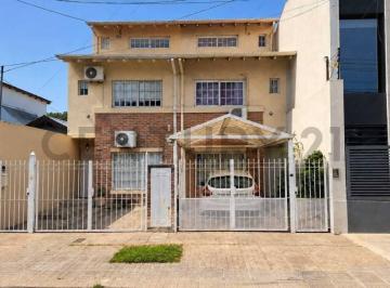 Casa · 94m² · 4 Ambientes · 1 Cochera · Venta Tríplex 4 Ambientes con Cochera Patio Parrilla Terraza en Carapachay