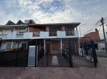 PH · 75m² · 4 Ambientes · 1 Cochera · Alquiler Triplex 4 Ambientes con Cochera, Jardín y Terraza en Ramos Mejía Sur.