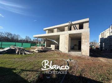 Casa · 227m² · 5 Ambientes · 2 Cocheras · Casa en Venta en Los Cardos, Manuel Alberti, Pilar