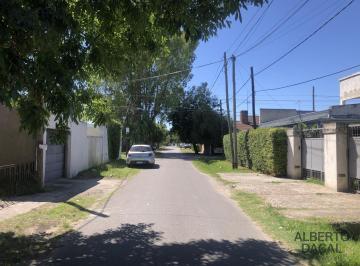 Casa · 176m² · 6 Ambientes · 2 Cocheras · Casa en Manuel B Gonnet - Venta - 2 Casas en un Lote - 4 Dorm.