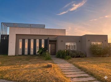 Casa · 150m² · 4 Ambientes · 1 Cochera · Casa en Venta en San Sebastian, Escobar, G. B. a. Zona Norte
