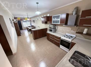 PH · 136m² · 6 Ambientes · 2 Cocheras · Venta Casa Multifamiliar en Villa Ballester - Ph de 3 y 4 Ambientes!