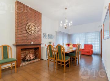 Casa · 148m² · 5 Ambientes · 2 Cocheras · Venta Casa Chalet de 3 Dorm. con en El Corazon Adrogue