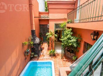 Casa · 140m² · 6 Ambientes · 1 Cochera · Casa de 5 Ambientes con Patio y Pileta en Flores