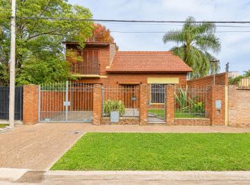 Casa · 200m² · 7 Ambientes · 2 Cocheras · Casa en Fisherton