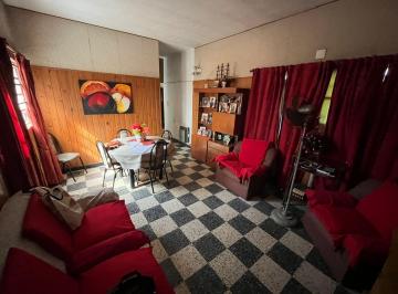 Casa · 138m² · 6 Ambientes · 1 Cochera · Venta Casa 4 Dorm. Biedma 3781