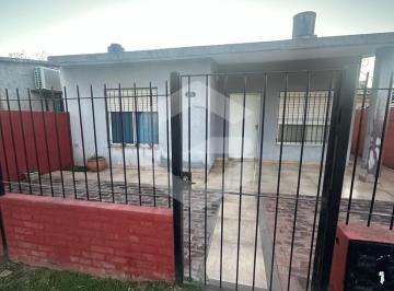 Casa · 65m² · 4 Ambientes · Casa - Roldan