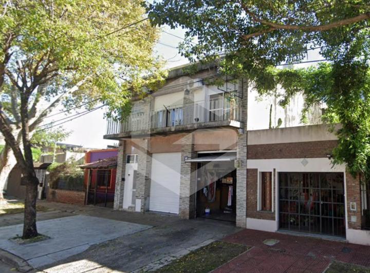 Casa · 310m² · 5 Ambientes · 2 Cocheras