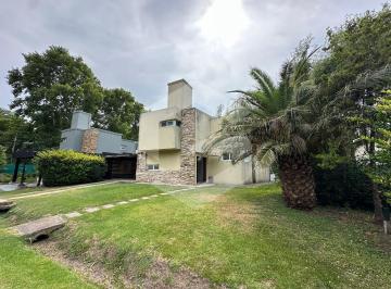 Casa · 131m² · 6 Ambientes · 2 Cocheras · Casa en Roldán