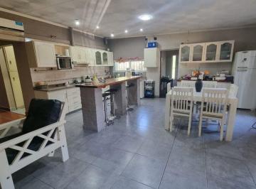 Casa · 400m² · 5 Ambientes · 2 Cocheras · Venta - Ideal Emprendimiento Canino con Vivienda