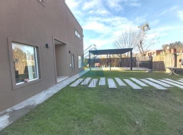 Casa · 320m² · 3 Ambientes · Alquiler Casa de 3 Ambientes en Barrio Carabassa, Pilar