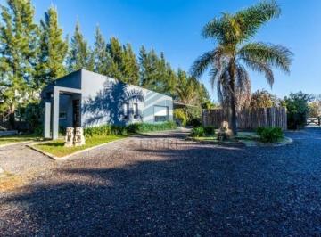 Casa · 300m² · 8 Ambientes · 3 Casas en Venta en Barrio Amancay, Pilar