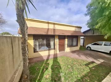 Casa · 429m² · 2 Dormitorios · 1 Cochera · Venta de Casa en Colonia del Sacramento con Apartamento Independiente