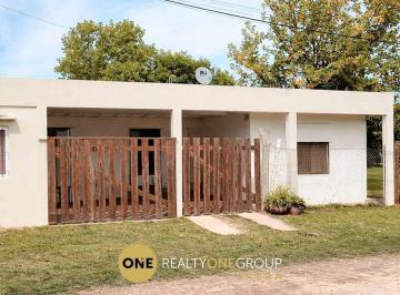 Casa · 70m² · 5 Ambientes · 2 Cocheras · Alquiler - Casa en Sicardi Amplio Terreno 5 Amb