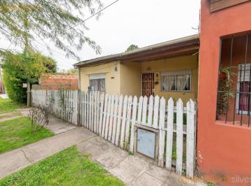 Casa · 77m² · 4 Ambientes · 3 Cocheras · 524 Entre 134 y 135, San Carlos, La Plata - Casa de 3 Dorm. en Venta