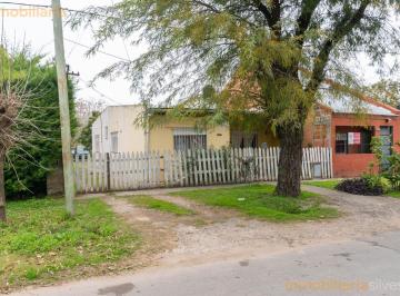 Casa · 77m² · 4 Ambientes · 3 Cocheras · 524 Entre 134 y 135, San Carlos, La Plata - Casa de 3 Dorm. en Venta