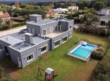 Casa · 1881m² · 6 Ambientes · 2 Cocheras · Casa en Venta en Club de Campo El Tipal de 4 Dorm.