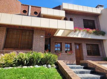 QPX-QPX-154_2 · Excelente Chalet de 5 Amb. Sobre Calle Cortada a m del Centro de Haedo