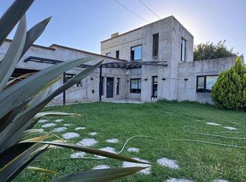 Casa de 4 ambientes, Carmen de Areco · Hermosa Propiedad, en Carmen de Areco.