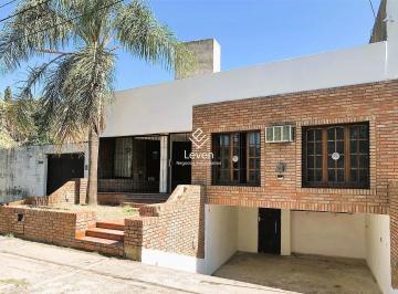 Casa · 218m² · 3 Dormitorios · 2 Cocheras · Venta Casa 4 Dorm. Escobar Apta Credito