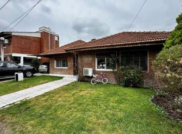 Casa de 4 ambientes, Esteban Echeverría · Propiedad Desarrollada en Una Sola Planta, Ubicada en El Barrio Venado 1 Canning