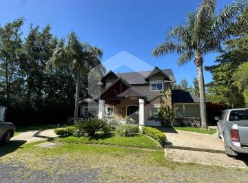 Casa · 200m² · 5 Ambientes · 2 Cocheras · Casa en Roldán