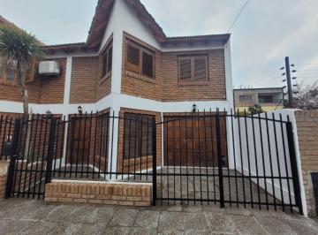 PH de 4 ambientes, Neuquén · Alquiler de Departamento 3 Dorm. en Área Centro Este, Neuquén