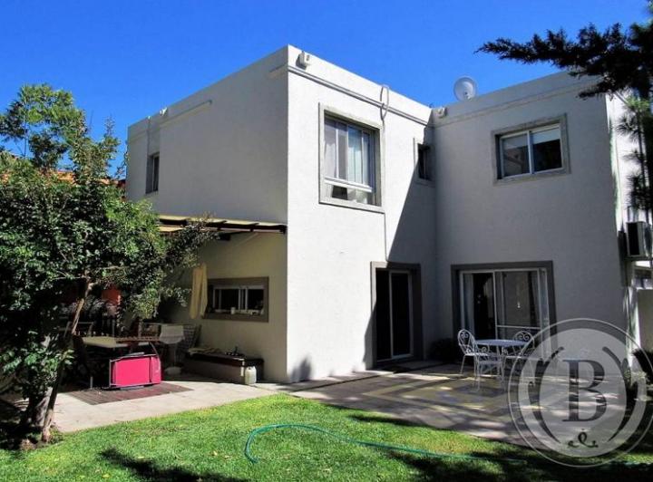 Casa · 249m² · 5 Ambientes · 1 Cochera