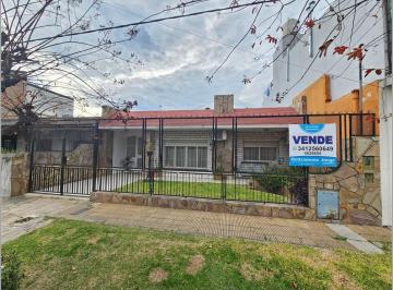 Casa · 117m² · 6 Ambientes · 1 Cochera · Casa en Venta de 3 Dorm., Cochera, Patio. en La Florida Lado Río. Lista Para Habitar