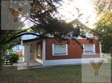 Quinta vacacional · 170m² · 5 Ambientes · Quinta en Venta - 3 Dorm. 2 Baños - 872 m - La Plata