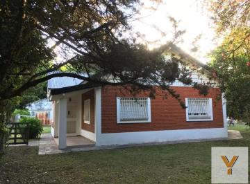 Quinta vacacional · 170m² · 5 Ambientes · Quinta en Venta - 3 Dorm. 2 Baños - 872 m - La Plata