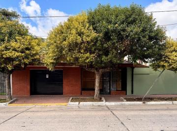 Casa · 132m² · 5 Ambientes · 2 Cocheras · Venta Casa 4 Ambientes y Monoambiente con Cocheras Jardín Parrilla en Villa Celina