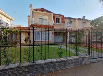 Casa · 225m² · 7 Ambientes · 3 Cocheras · Casa en Venta 7 Ambientes Florida La Salle