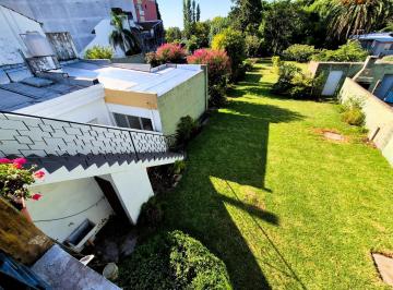 Casa · 192m² · 3 Ambientes · 2 Cocheras · Casa en Pilar Centro con Local y Jardin