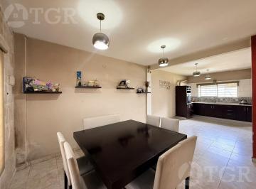 Casa · 145m² · 5 Ambientes · 1 Cochera · Venta Casa en Venta en Monte Grande con Parque y Pileta