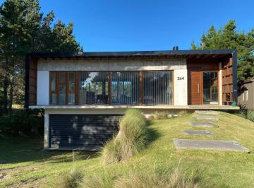 Casa · 296m² · 5 Ambientes · 6 Cocheras · Casa en Venta en Costa Esmeralda