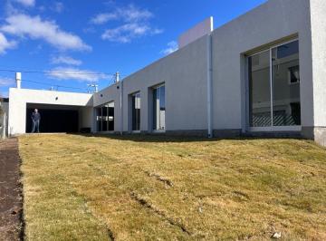 Casa · 166m² · 3 Dormitorios · 2 Cocheras · Casa a Estrenar 3 Dorm. Tejas 4 Malagueño