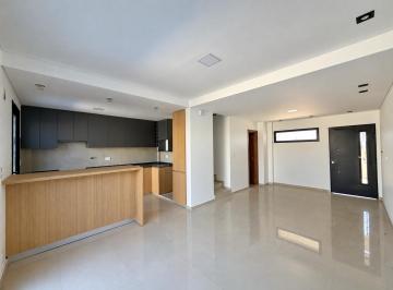 Casa · 150m² · 5 Ambientes · 2 Cocheras · Tríplex 3 Dorm. en Quebradas de Manantiales | Pileta, Terraza y Financiación