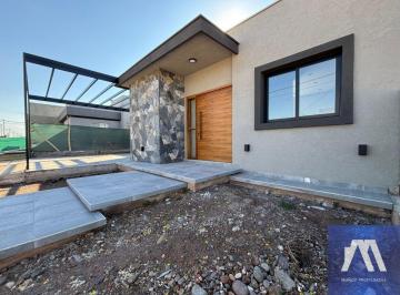 Casa de 5 ambientes, Mayor Drummond · Casa en Venta C/ Cochera en Mayor Drummond