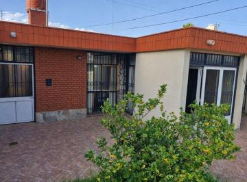 Casa · 138m² · 5 Ambientes · 1 Cochera · Casa en Venta Barrio Supe 3 Dorm