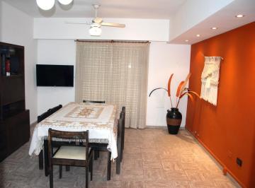 Departamento · 81m² · 2 Dormitorios · Departamento de 2 Dorm. con Patio en Pichincha 100 m² Totales