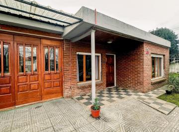 Casa · 183m² · 6 Ambientes · 1 Cochera · Venta Casa 6 Ambientes con Gran Parque