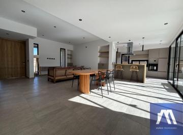 Casa de 6 ambientes, Chacras de Coria · Casa en Venta de 3 Dorm. C/ Cochera en Chacras de Coria