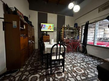 Casa · 200m² · 7 Ambientes · 1 Cochera · Oportunidad Sarandí Casa Amplia Sobre Lote Propio