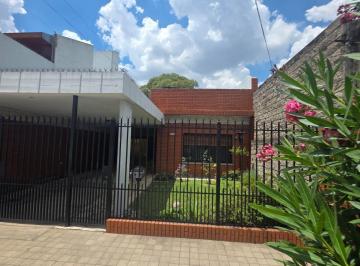 Casa · 110m² · 4 Ambientes · 4 Cocheras · Casa en Remedios de Escalada Venta