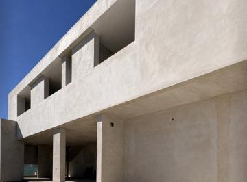 Casa · 147m² · 4 Ambientes · 2 Cocheras · Casa en Docta Boulevard